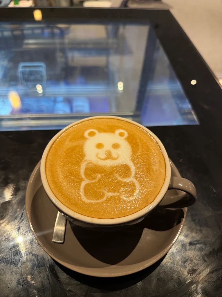 Latte art shaped like a bear